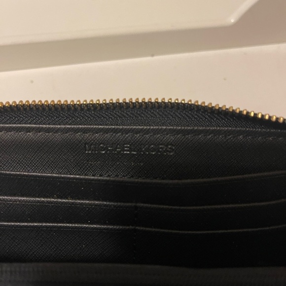 Michael Kors Black Jet Set
Zip Around Wallet Silver... - Picture 11 of 12